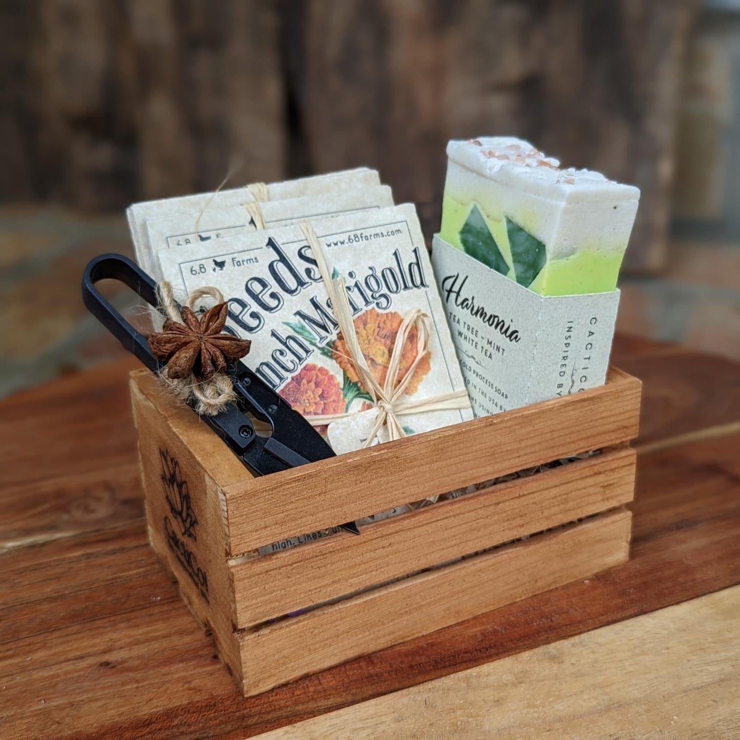 Nature Lover Gift Set: 9 Heirloom Seed Packets, Herb Clippers and Organic Herbal Soap Media 1 of 4